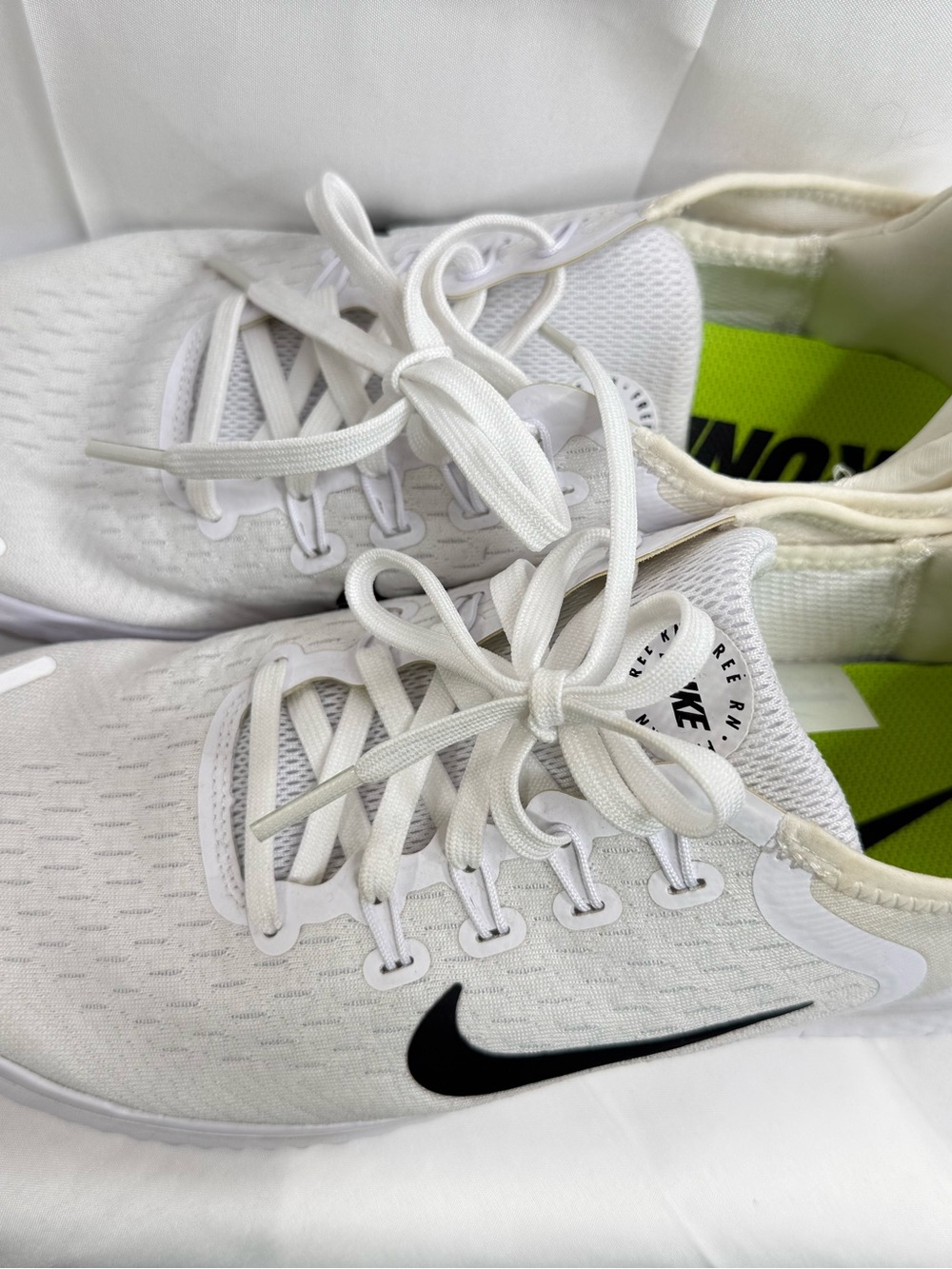 Nike Free RN 2018 942837-100 Women's White/Black Running
Sneaker Shoes size 9.5 - Picture 2 of 4